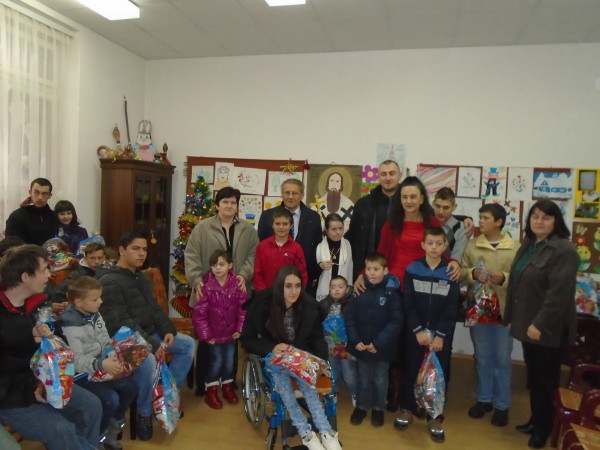 Podjela novogodišnjih paketića